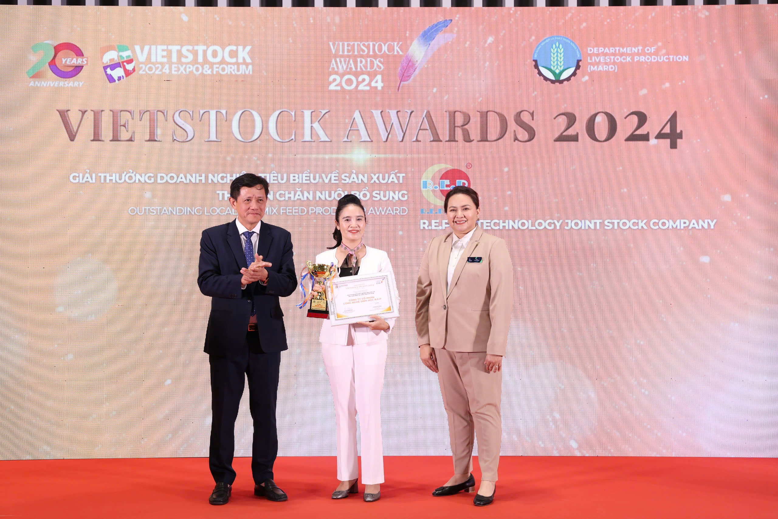 R.E.P BIOTECH & HAI LẦN XƯỚNG TÊN TRONG LỄ TRAO GIẢI VIETSTOCK AWARD 2024